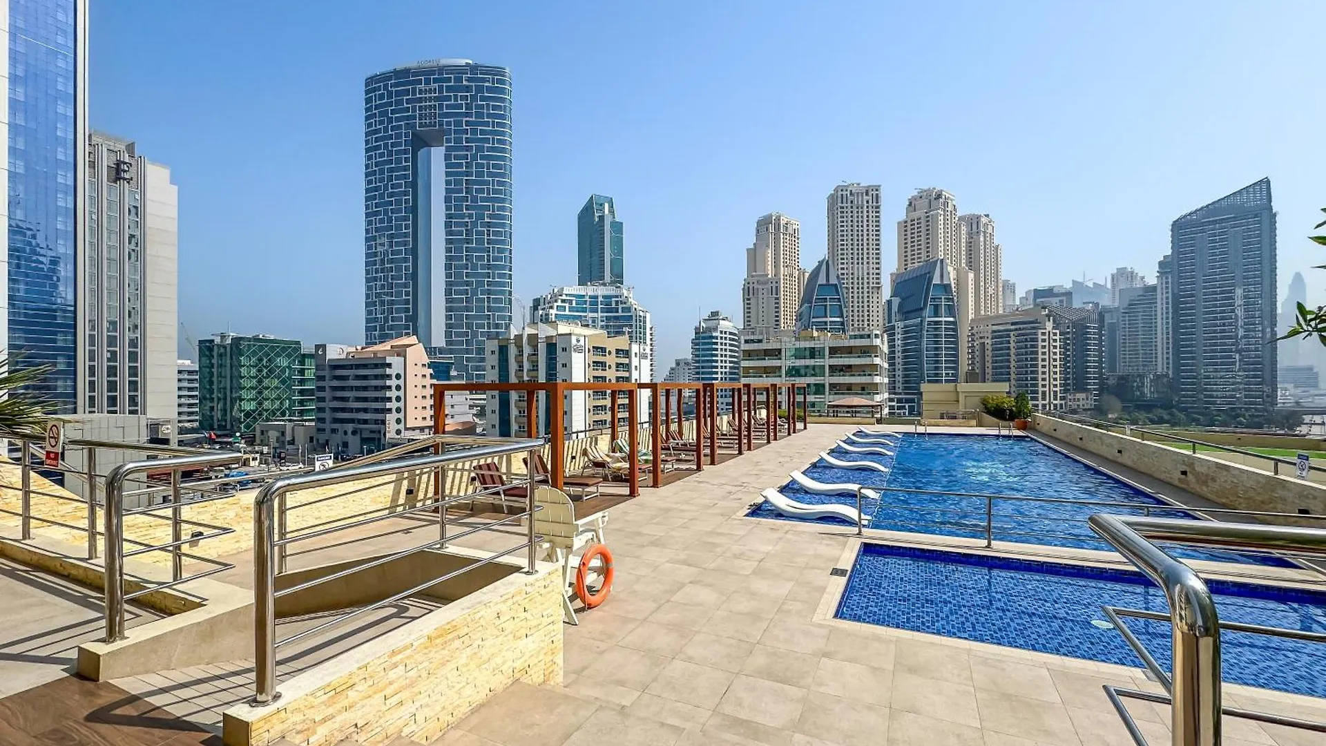 Modern 1Br Near Jbr, Marina Views, Pool & Gym Daire Dubai Birleşik Arap Emirlikleri