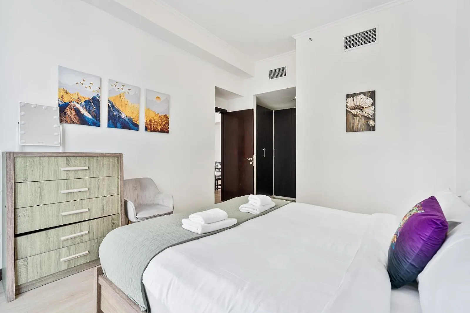 Modern 1Br Near Jbr, Marina Views, Pool & Gym Daire Dubai