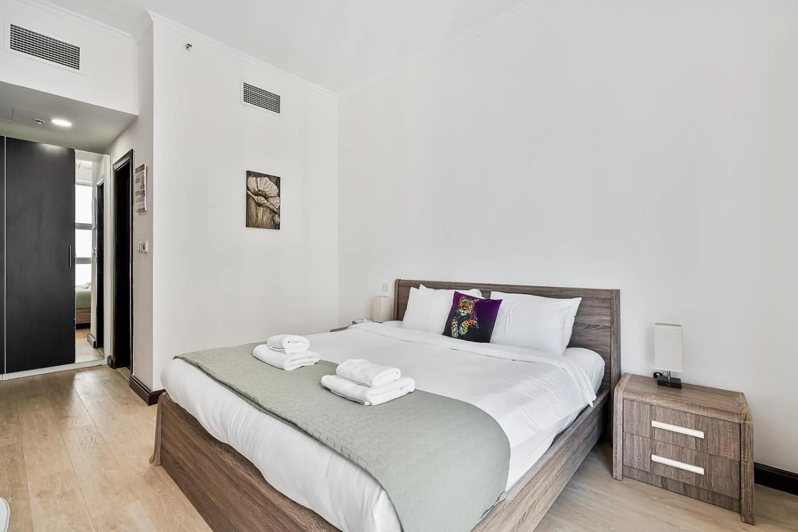 Modern 1Br Near Jbr, Marina Views, Pool & Gym Daire Dubai