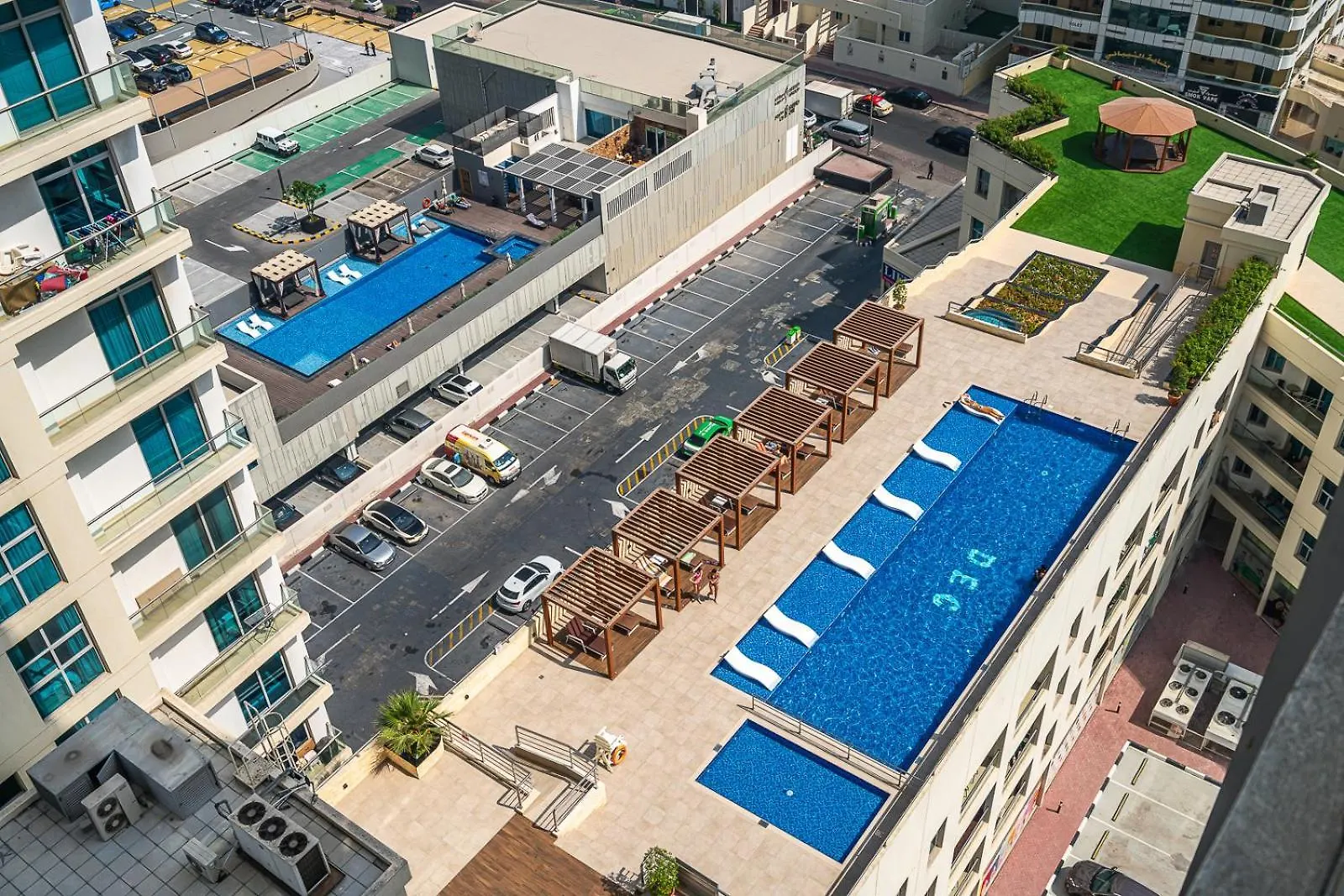 Modern 1Br Near Jbr, Marina Views, Pool & Gym Apartment Dubai